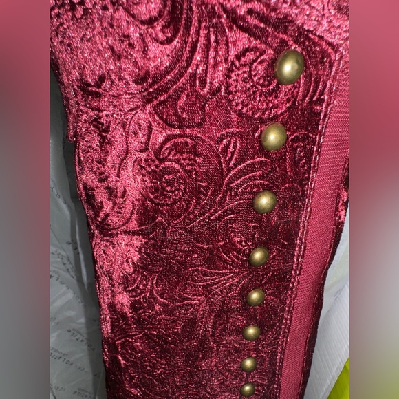👢NIB! Burgundy Velvet Studded Knee High Boots - Picture 6 of 10